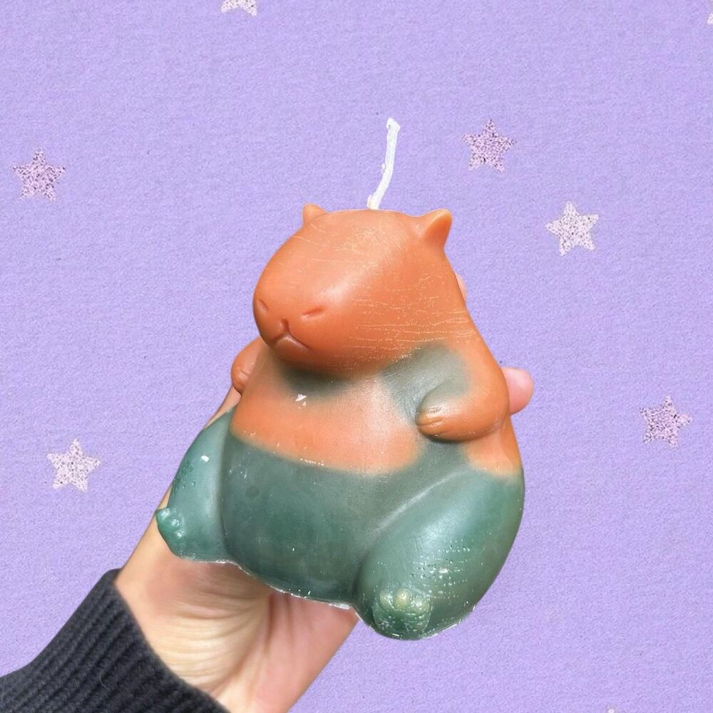 Green and Brown Capybara Candle